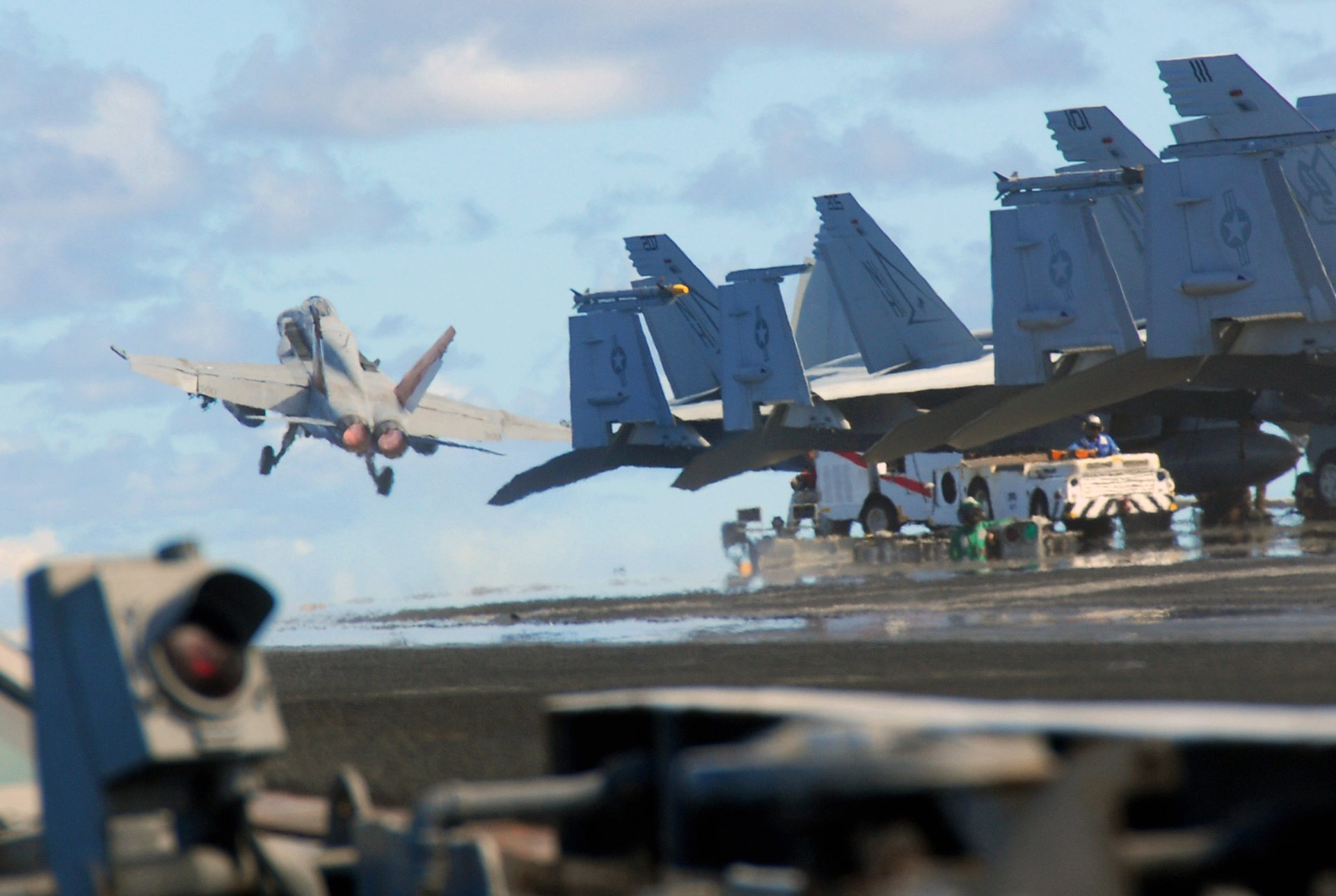 A U.S. Navy F/A-18F Super Hornet of the Black Aces squadron, VFA-41, launches from the aircraft carrier USS Nimitz in the Pacific Ocean on August 8, 2007. The squadron and the carrier are the ones in the 2004 encounter known as the Tic Tac; this photograph was taken three years later. U.S. Navy photograph.